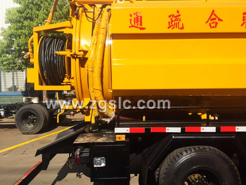 湖北程力東風(fēng)大多利卡清洗吸污車(國五)