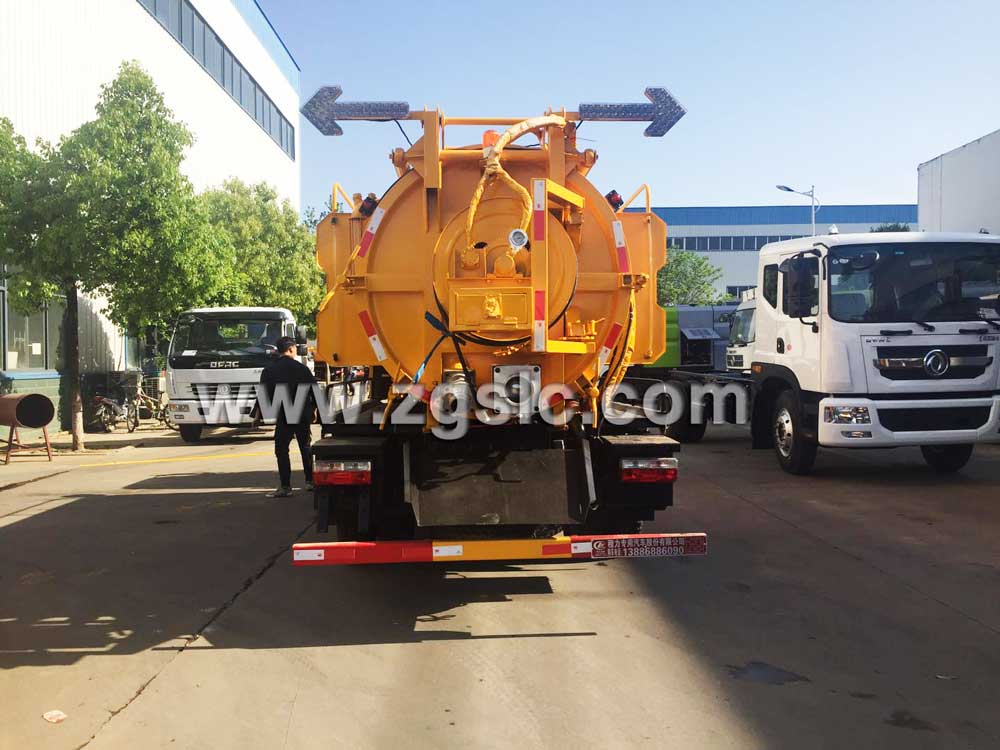 湖北程力東風(fēng)大多利卡清洗吸污車(國五)