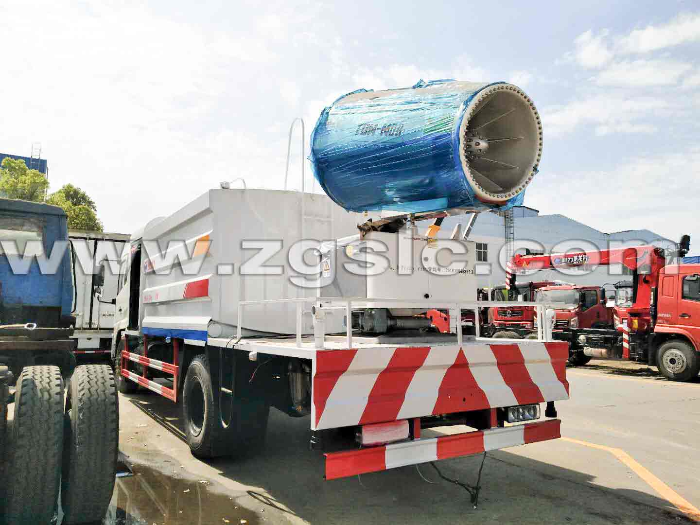 程力集團(tuán)東風(fēng)天錦抑塵車(chē)(國(guó)五)