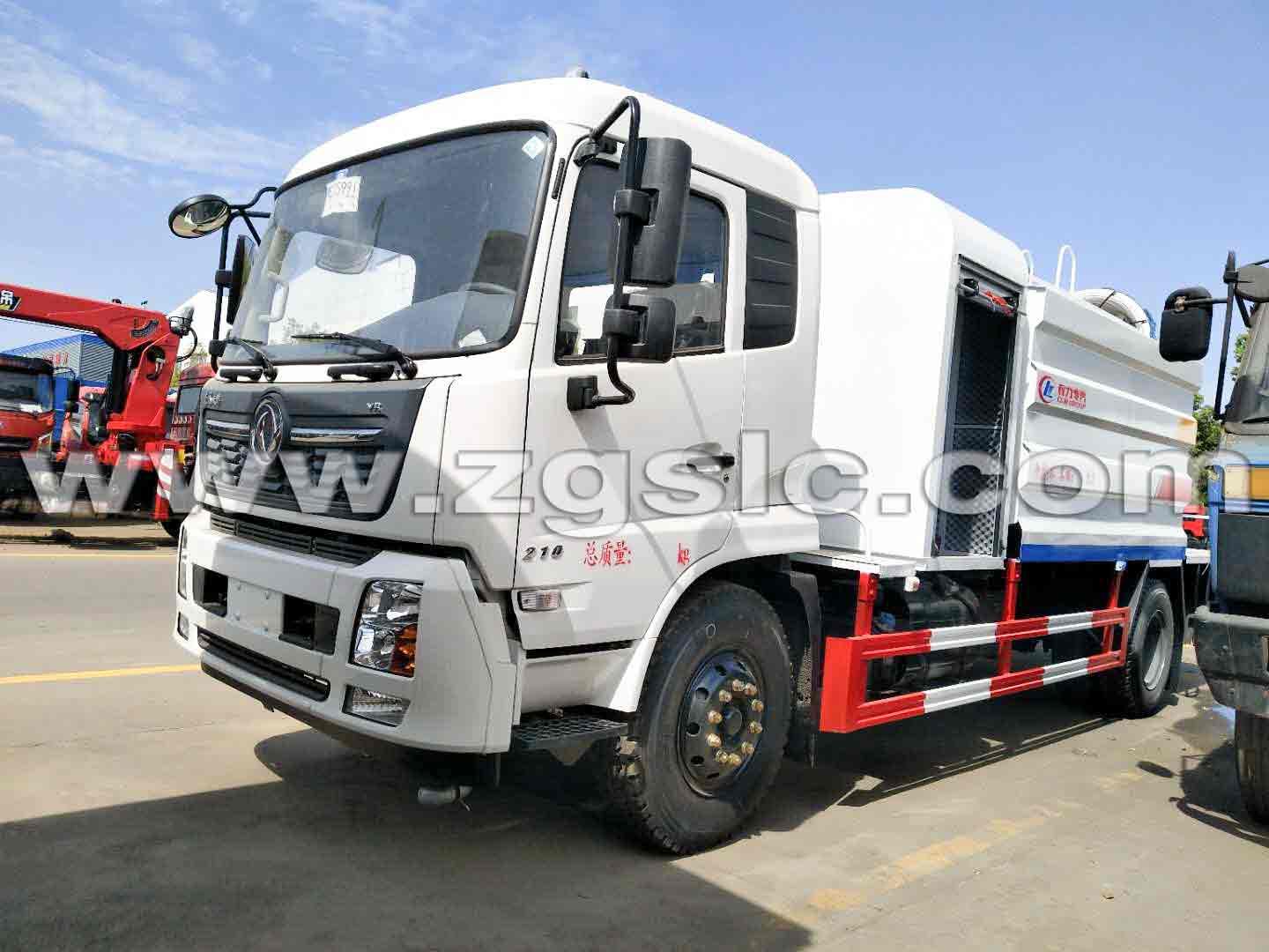 程力集團(tuán)東風(fēng)天錦抑塵車(chē)(國(guó)五)