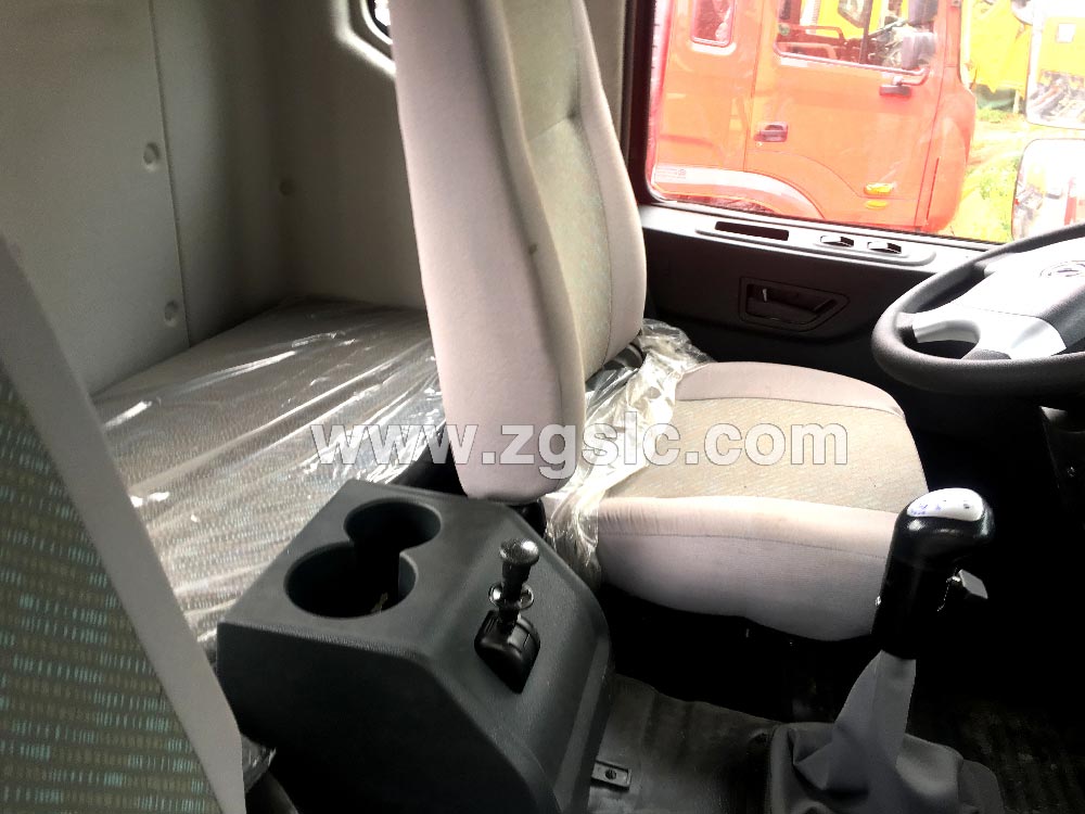 程力黃牌東風(fēng)特商后八輪平板運(yùn)輸車(chē)(國(guó)五)