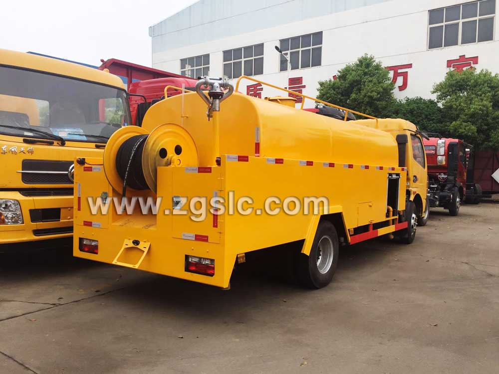 湖北程力東風(fēng)大多利卡高壓清洗車(chē)(國(guó)五)