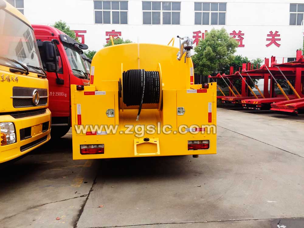 湖北程力東風(fēng)大多利卡高壓清洗車(chē)(國(guó)五)