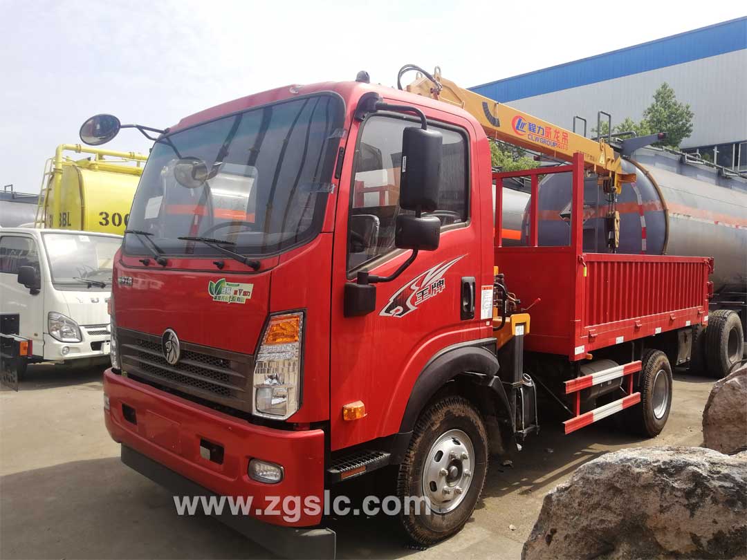 重汽王牌5噸四節(jié)臂藍(lán)牌隨車吊