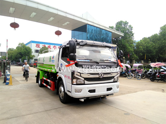 國(guó)六灑水車圖片