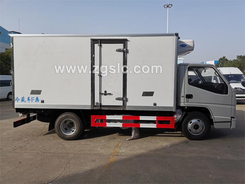 程力集團(tuán)國六江鈴順達(dá)藍(lán)牌冷藏車